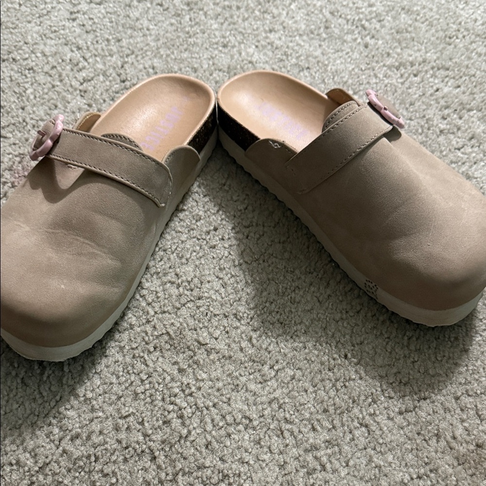 Justice Tan Clogs with Pink Buckle - Picture 4 of 5